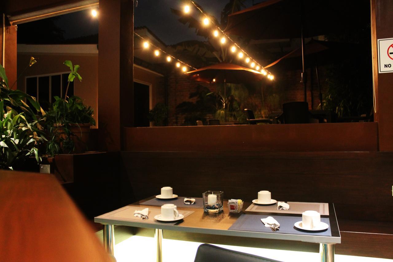 All Days Inn And Out San Salvador Esterno foto