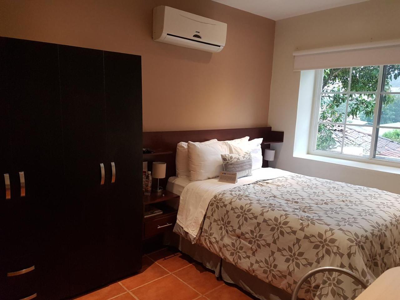 All Days Inn And Out San Salvador Esterno foto