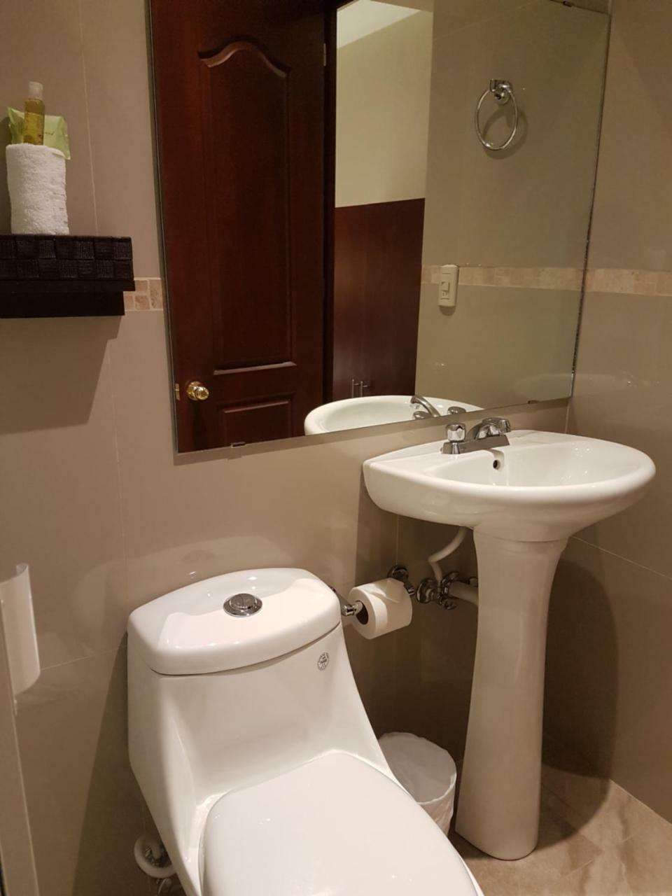 All Days Inn And Out San Salvador Esterno foto