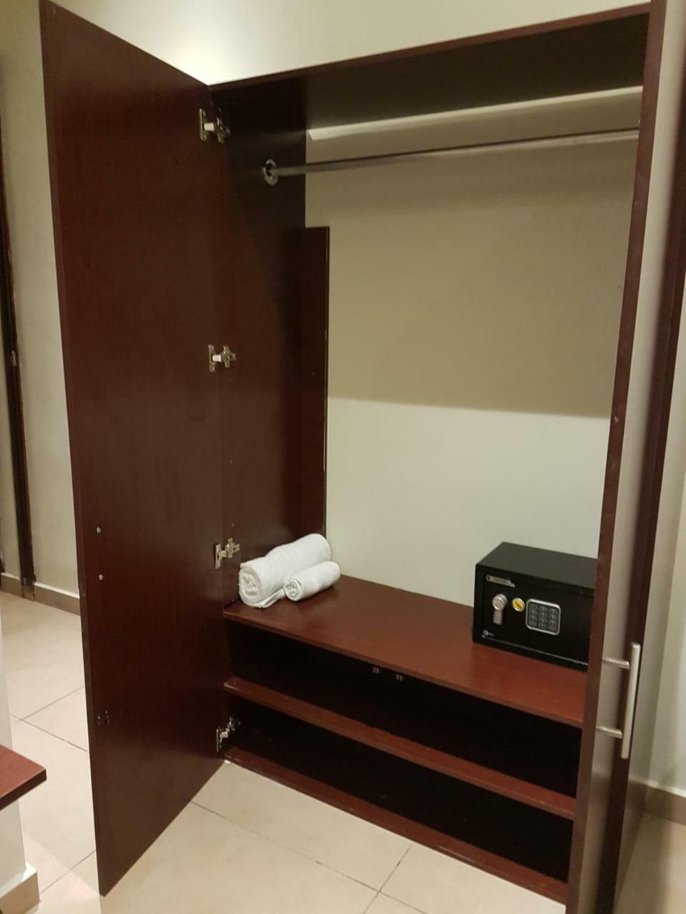 All Days Inn And Out San Salvador Esterno foto